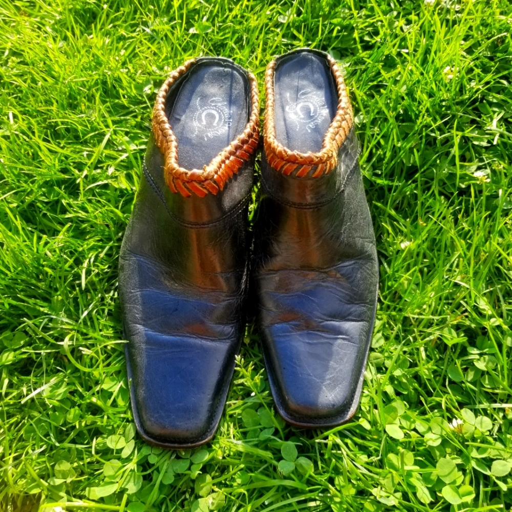 Vintage leather mules slides